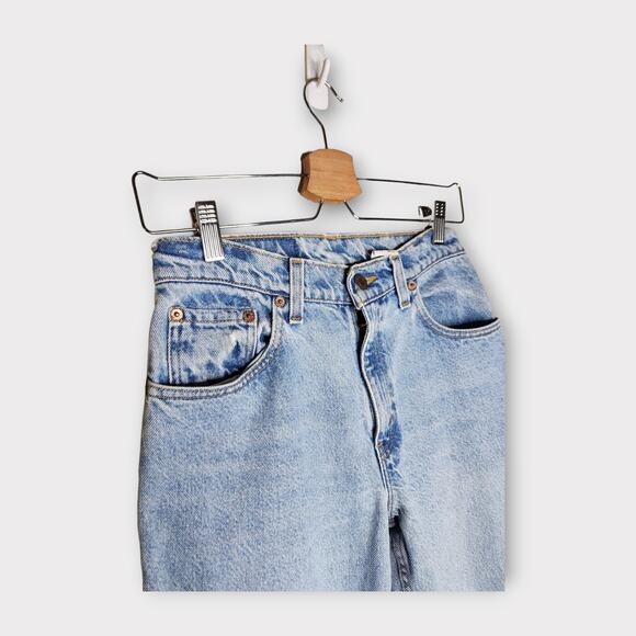 Vintage Levis 550 Relaxed Tapered Jeans Light Wash Made in USA Size 7 Medium - Picture 3 of 6